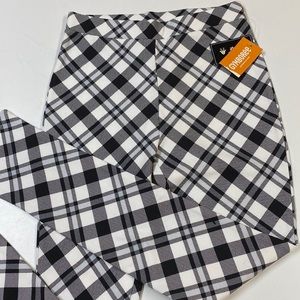 New with tags Gymboree leggings from Reindeer Cheer line. Size 12 black & white